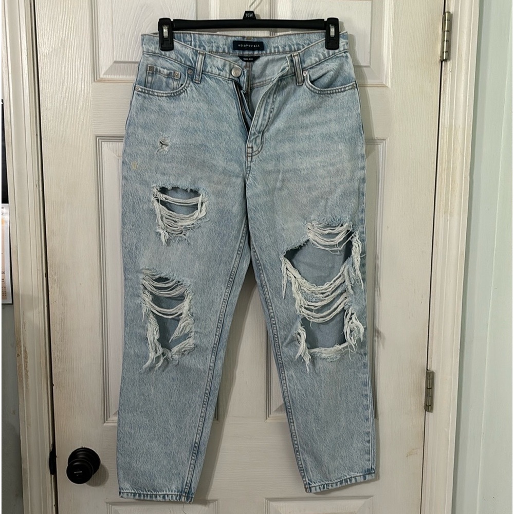 Aeropostale ripped Mom jeans size 8
